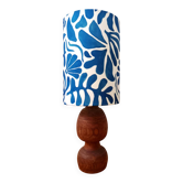 Lampe en bois brutaliste et abat-jour sur mesure