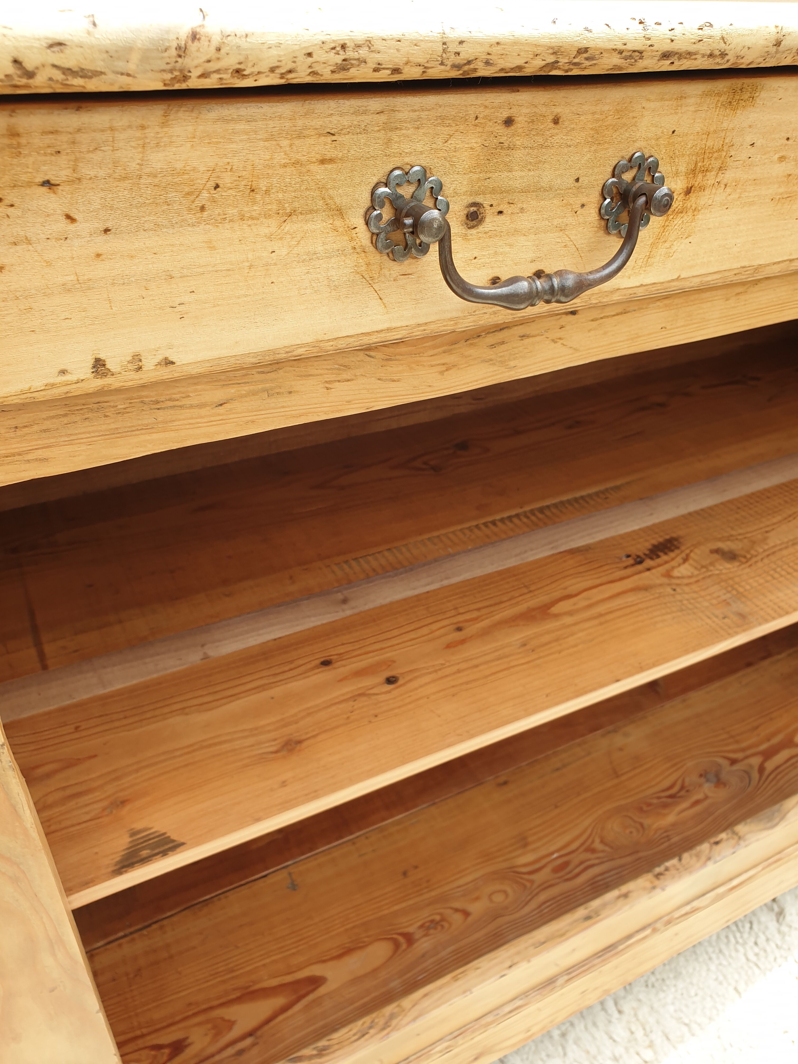 French countryside buffet serving Orme and Pitchpin XIXe