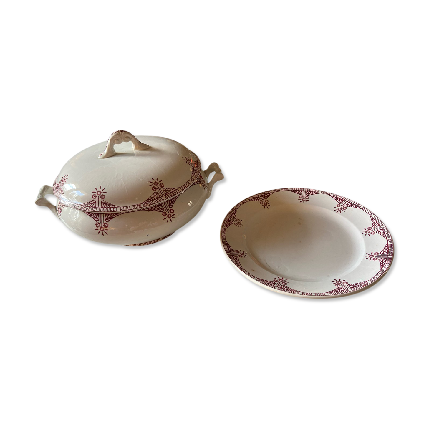 Souptureen and flat Terre de fer Saint Amand