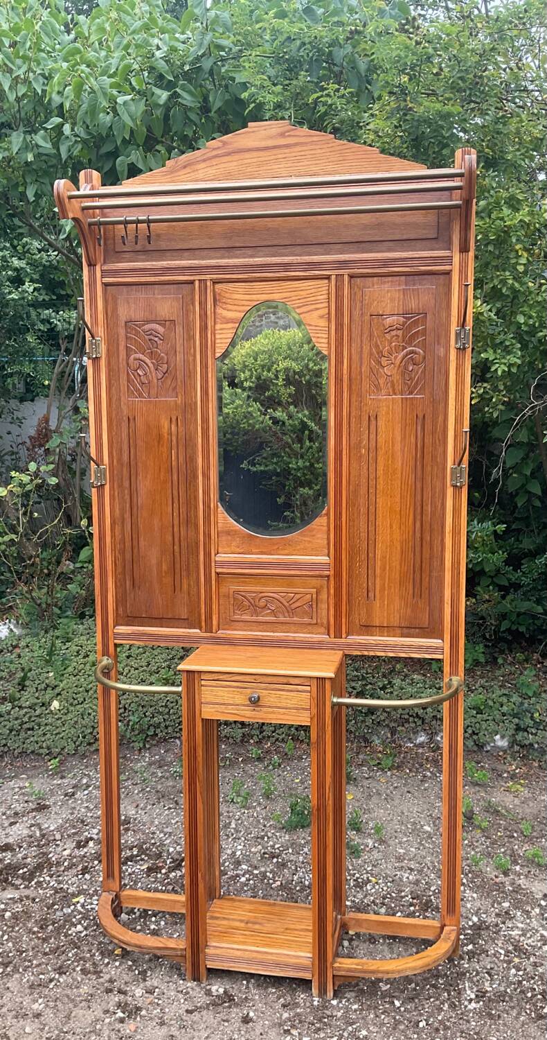 Art Deco oak cloakroom