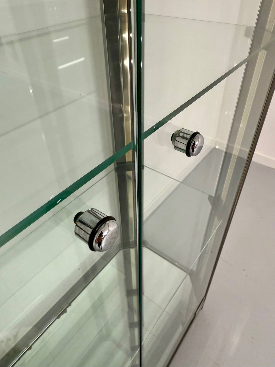 Antique display cabinet shelf in brass metal Italian design from the 70s