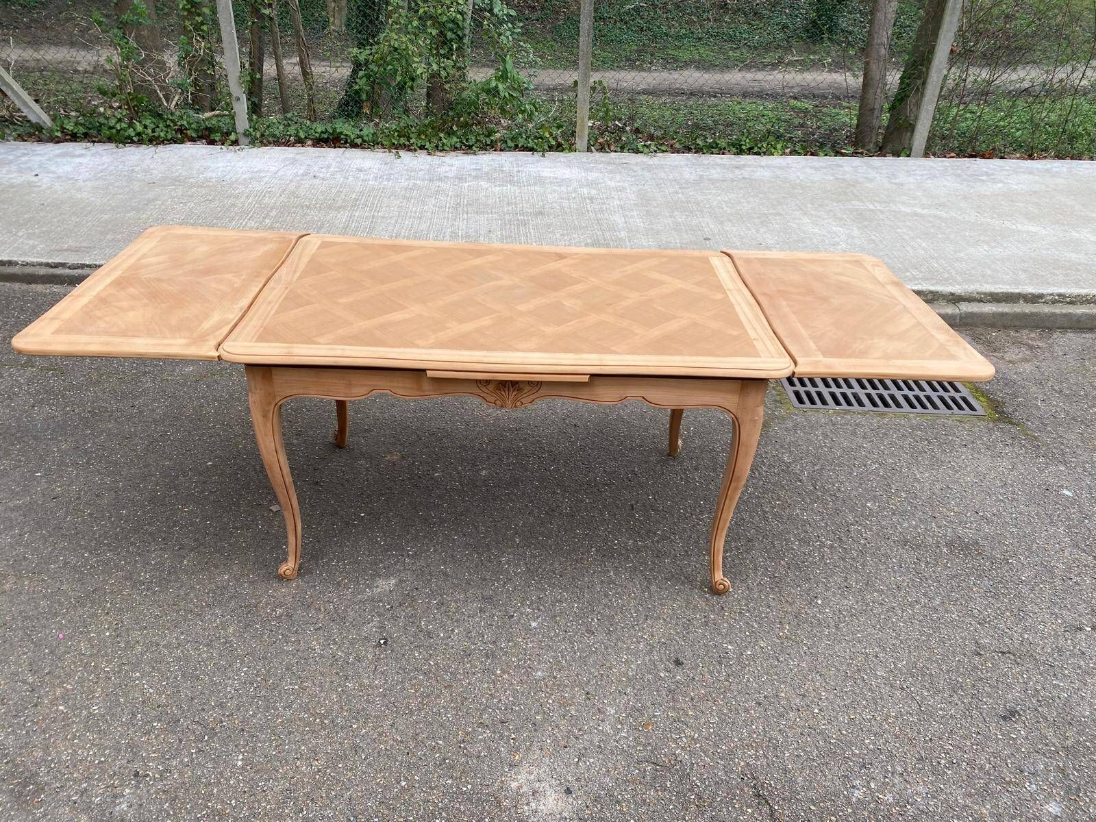 Louis XV extendable dining table from the 20th century, renovated in cherry wood, 140-240cm.