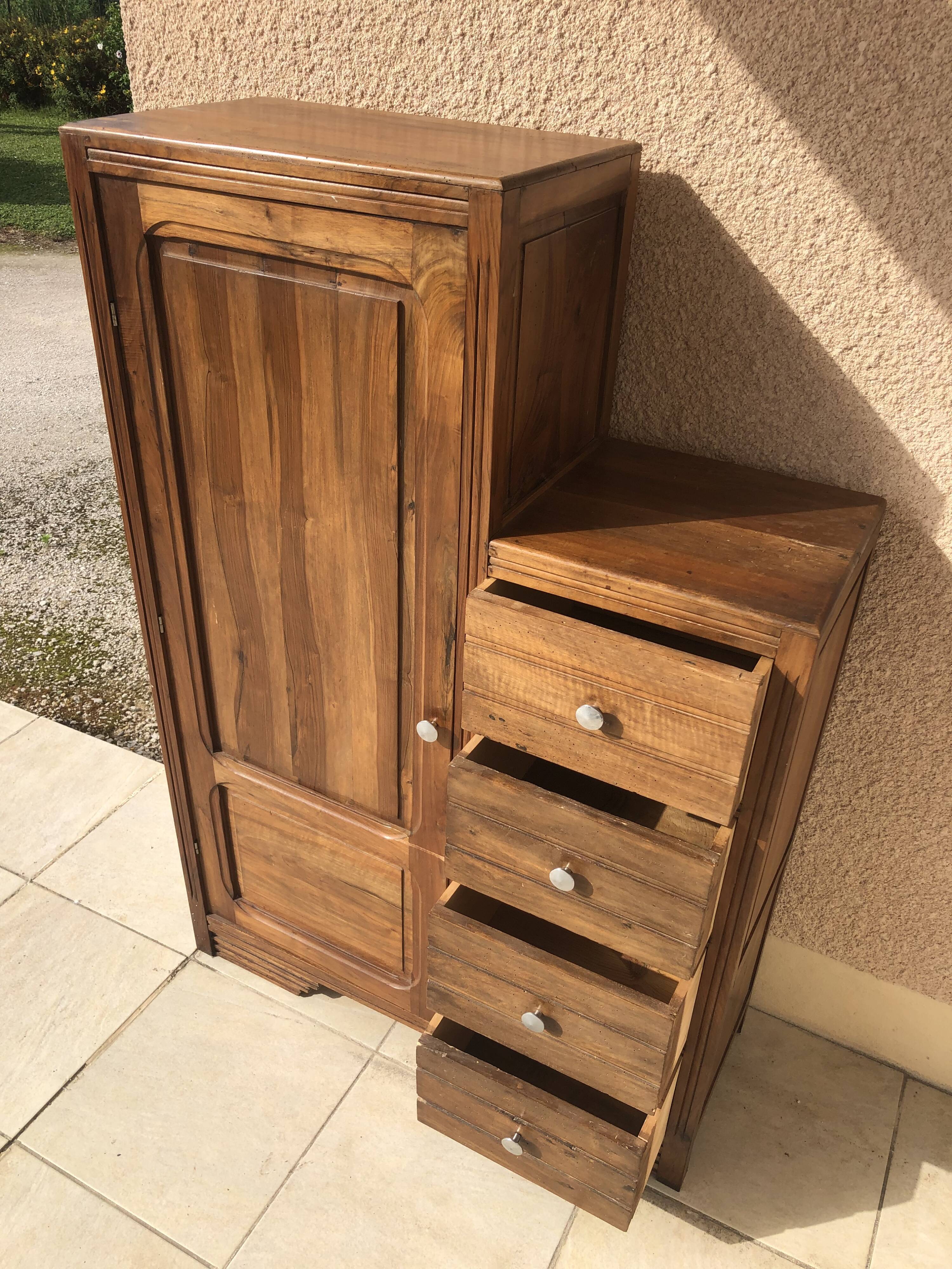 Asymmetric cabinet