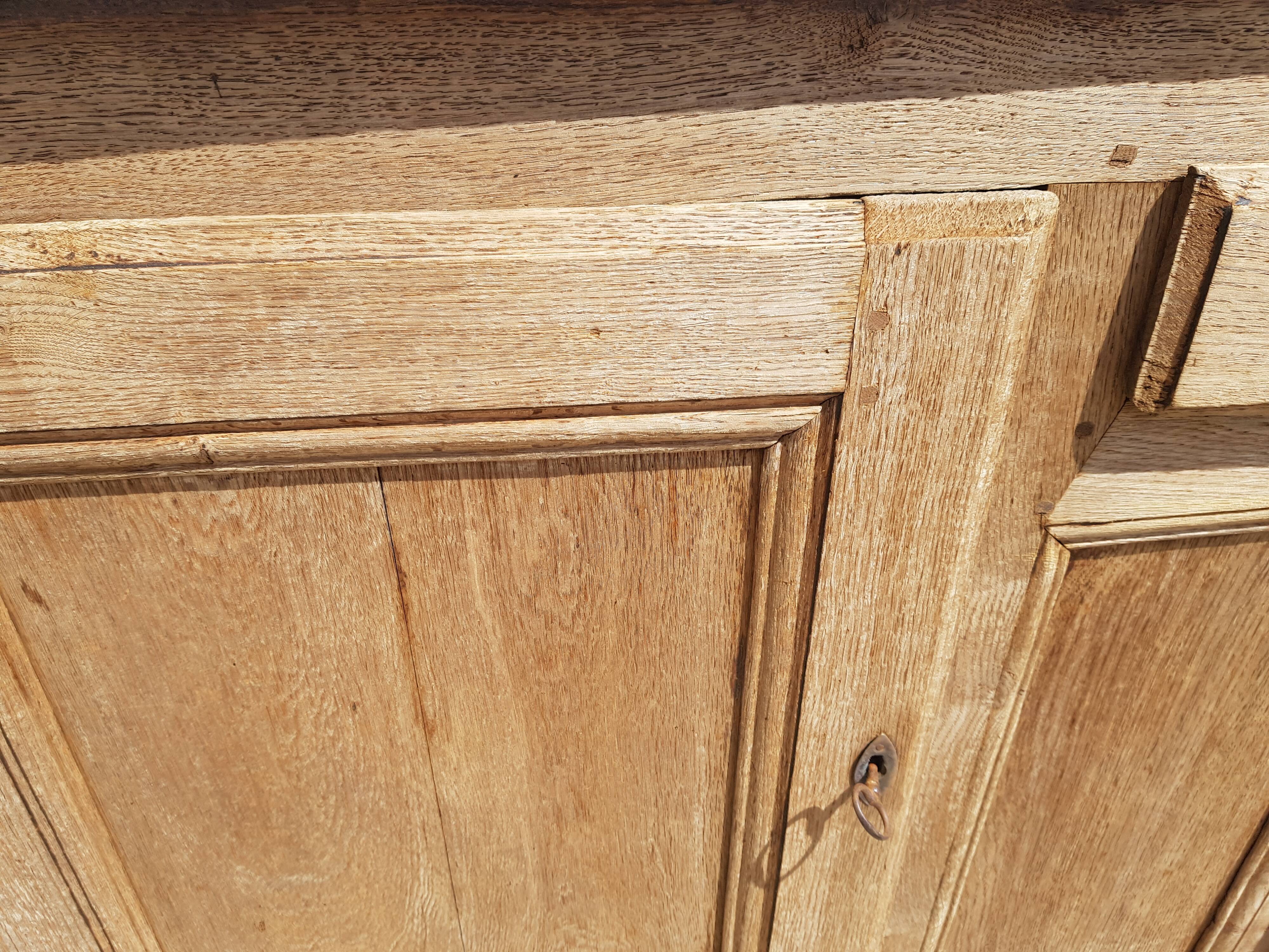 Buffet country in oak