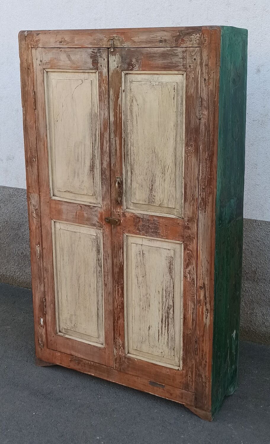 Armoire en bois ancienne