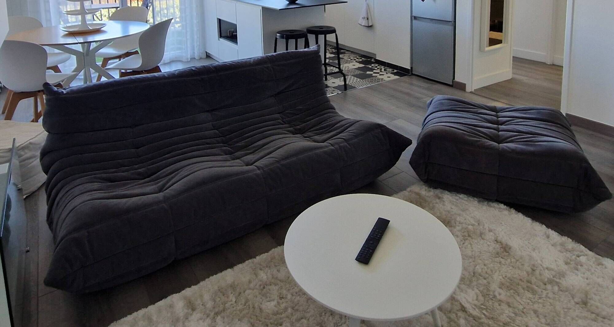 Canapé 3 places Togo et pouf