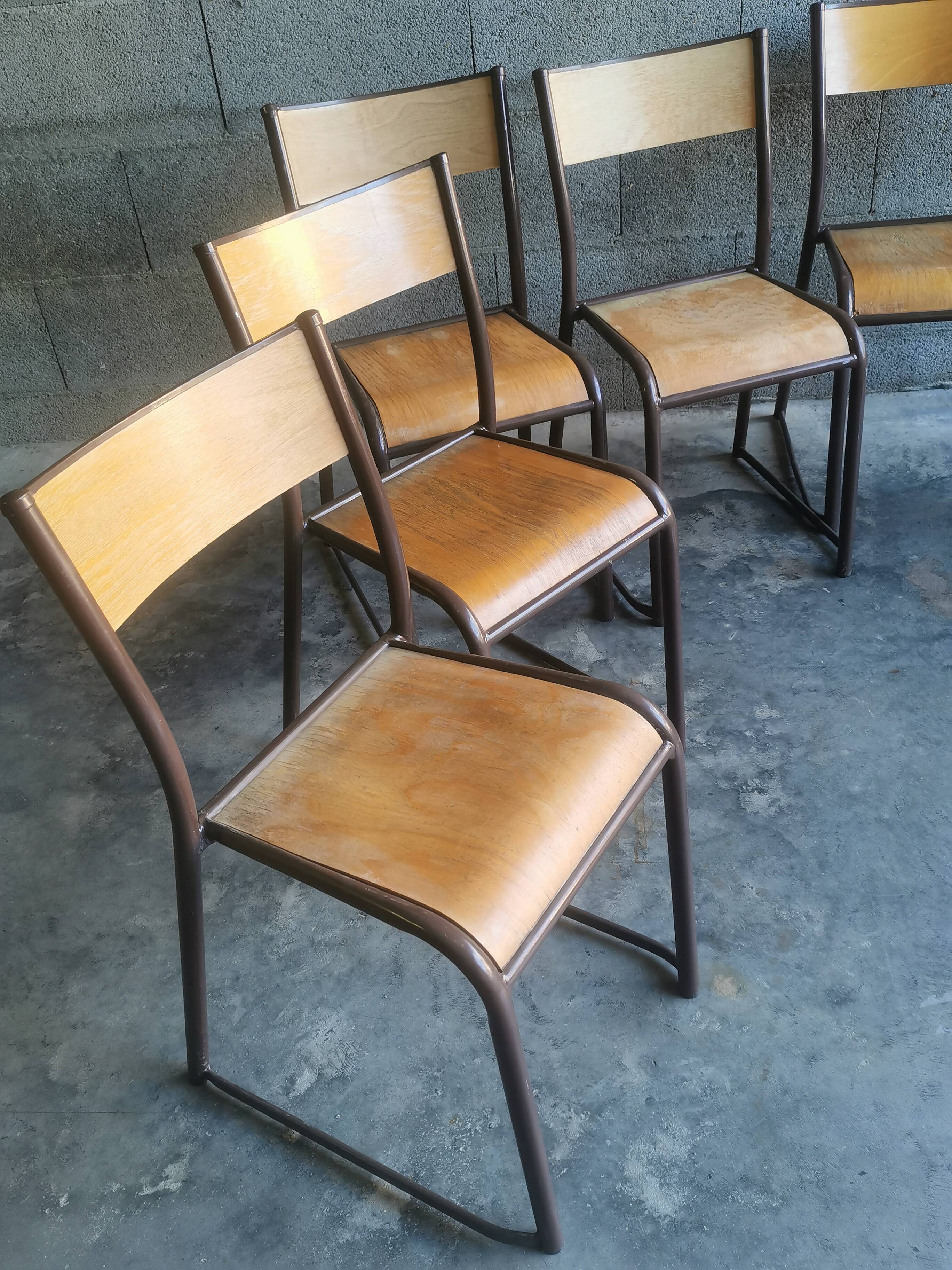 Serie de 8 chaises vintage empilables