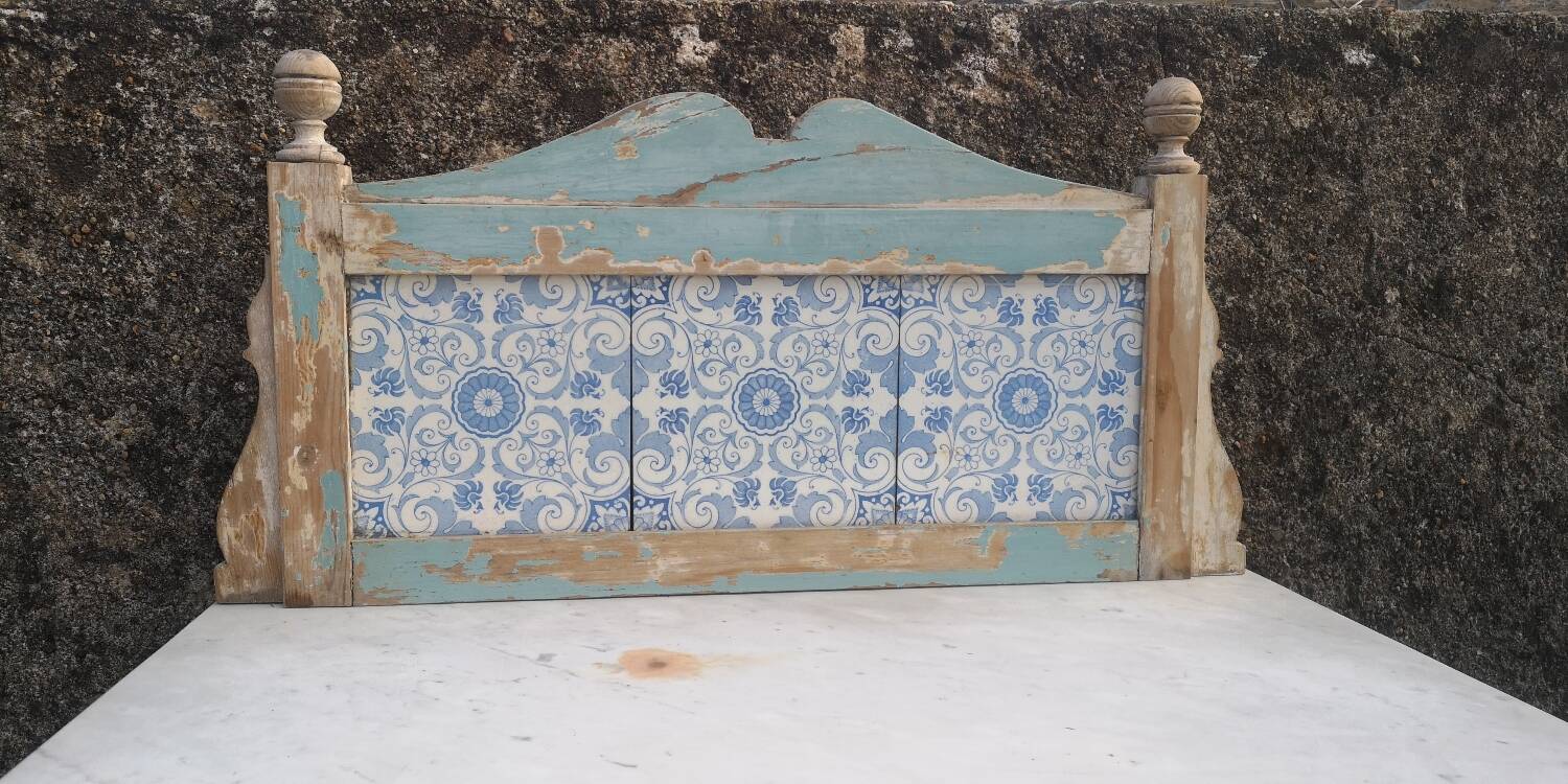 Shelf, sky blue patinated toilet console