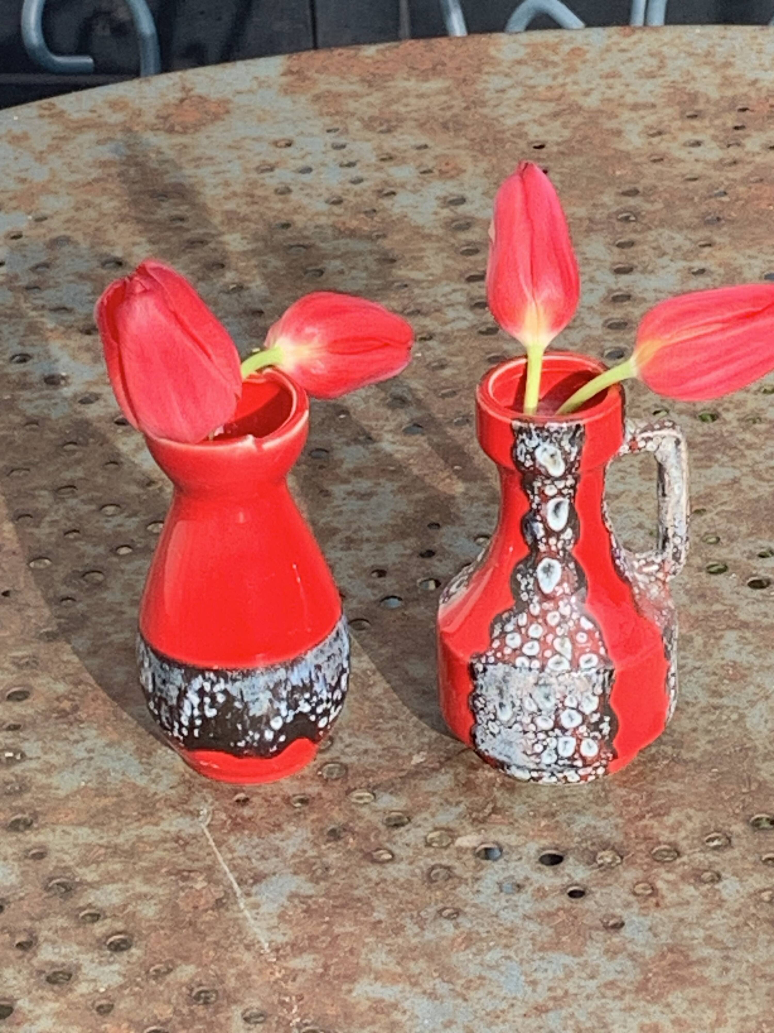 Set of two vases, soliflores in designer red and gray enameled ceramic, Vallauris style