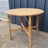 Round rattan table