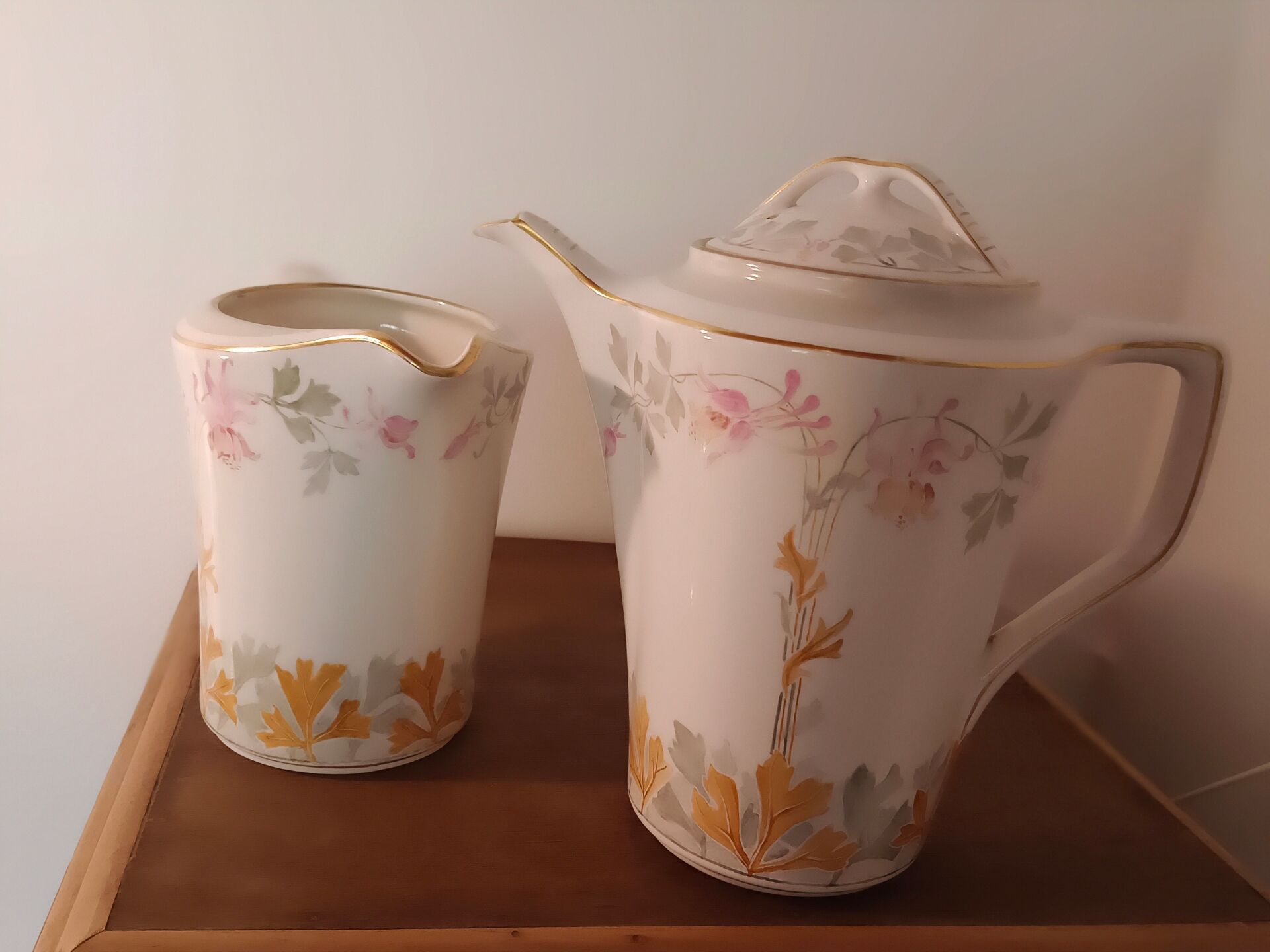 Art Nouveau coffee service in fine Maastricht earthenware (Céra Company)