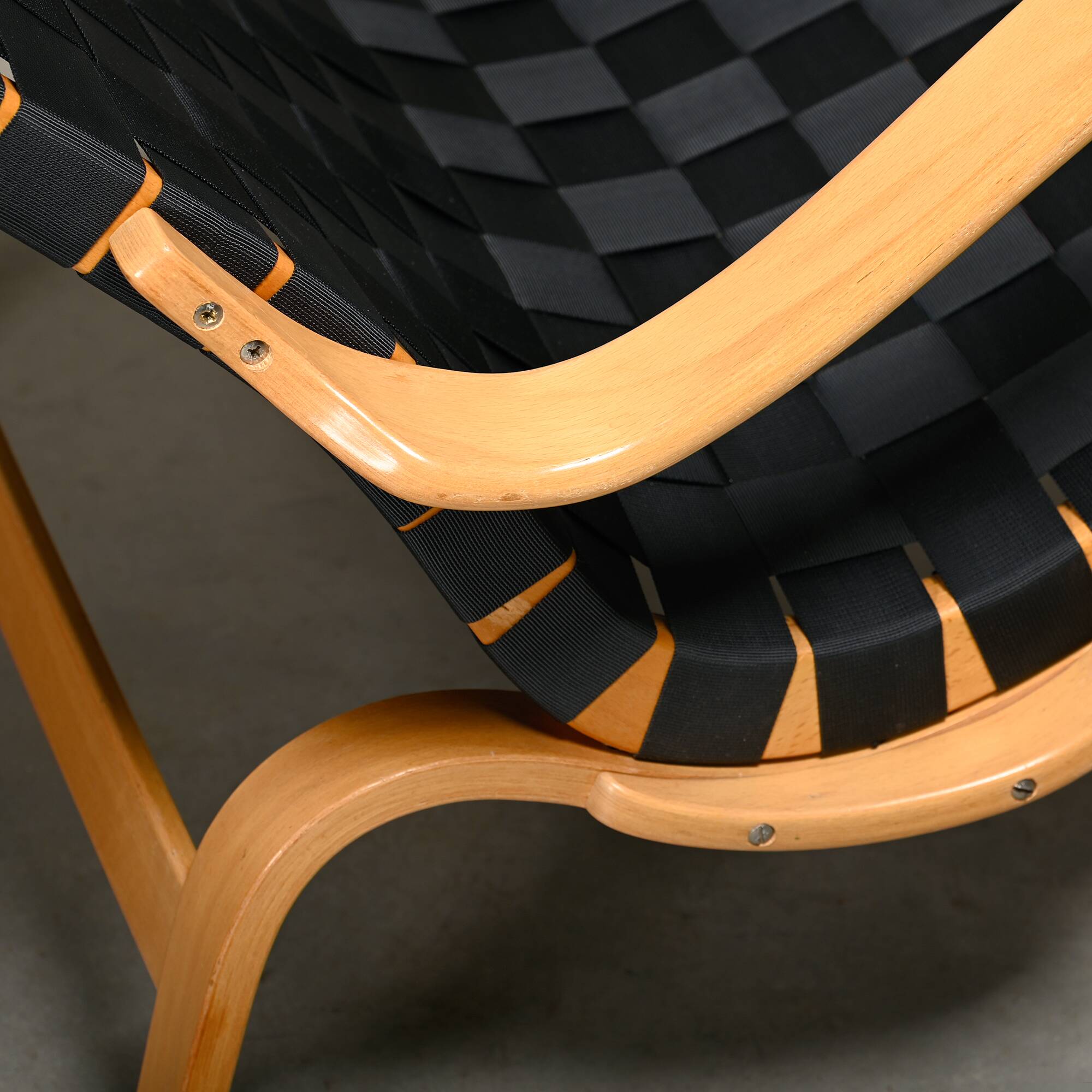 Fauteuil et pouf Bruno Mathsson Pernilla en bois de hêtre et sangles