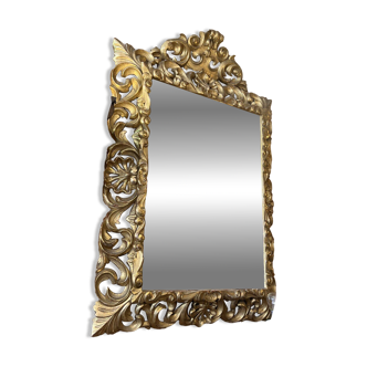 Beau et grand miroir XIXe siècle de style Louis XIII en bois sculpté et doré à la feuille d’or
