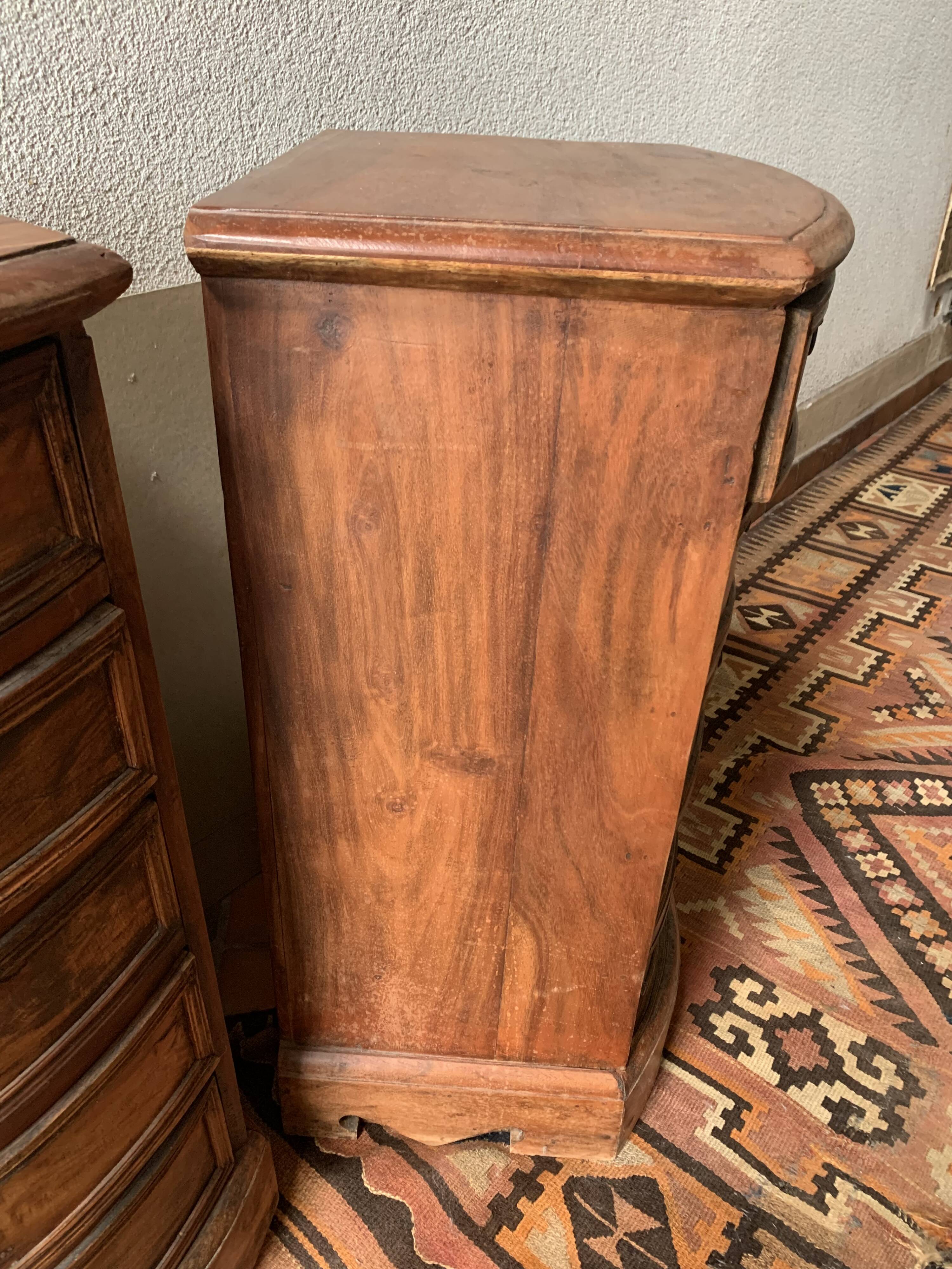 Small weekly chest of drawers