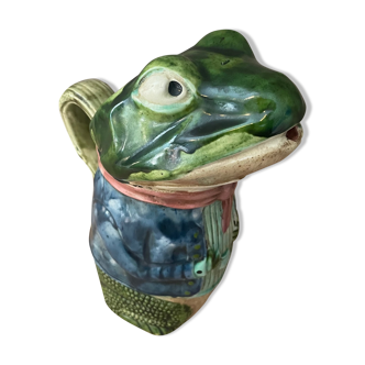 Frog pitcher