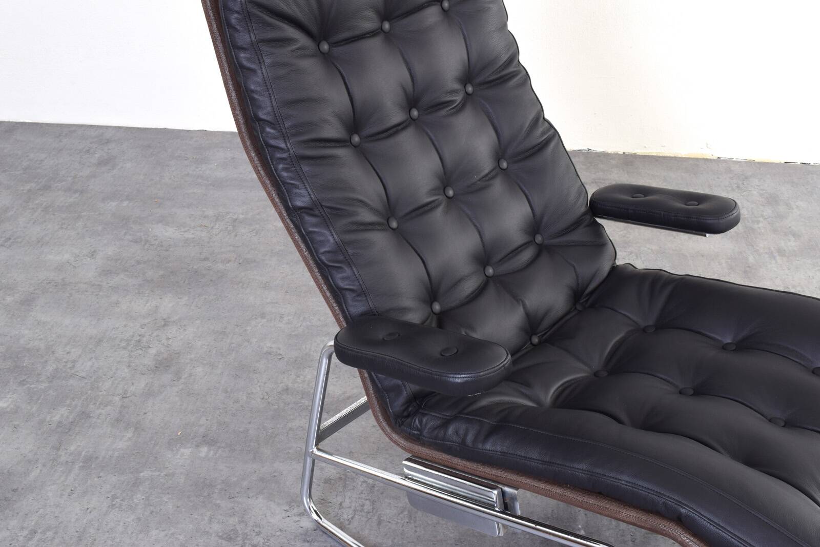 Bauhaus Leather and Chrome Model Fenix Chaise Longue by Sam Larsson for Dux
