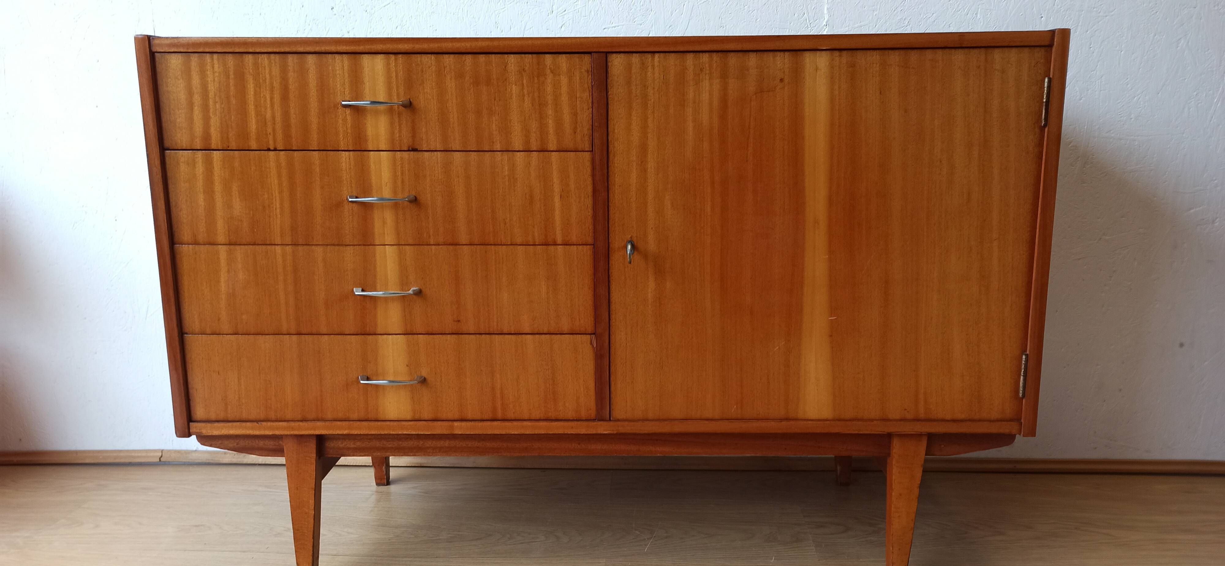 Buffet moderniste, années 1970