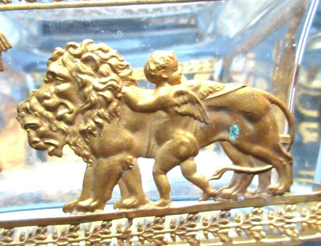 Baccarat and gilded bronze crystal box, Ancient women and lions, CHARLES X