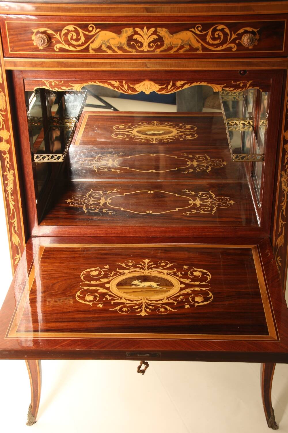 Bar cabinet in wood marquetry