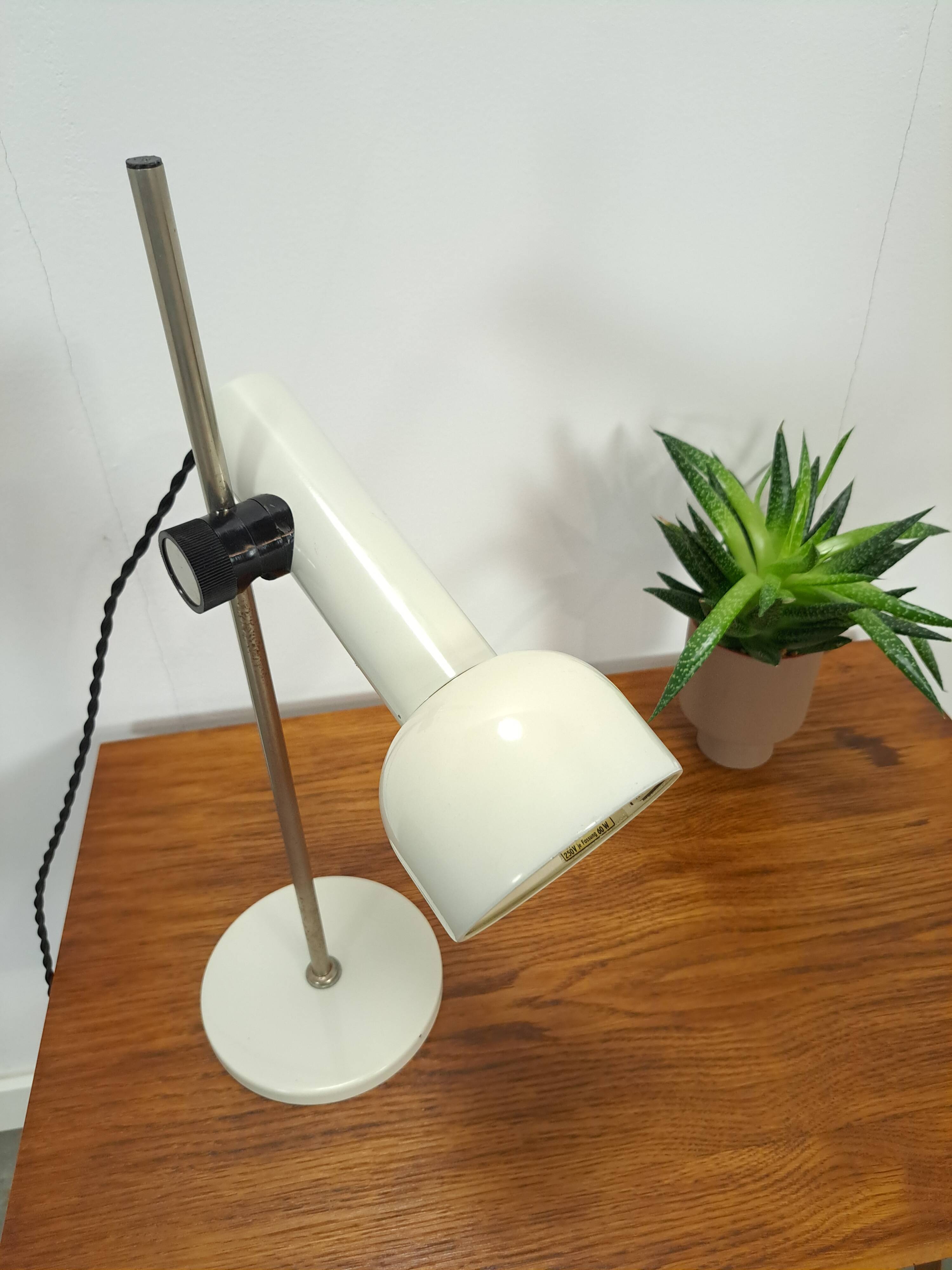 Wit metalen bureaulamp, tafellamp
