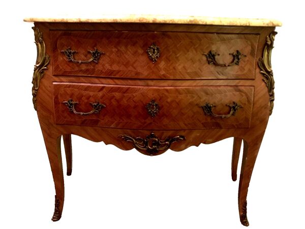 Commode galbée de style Louis XV Dessus Marbre XX siècle