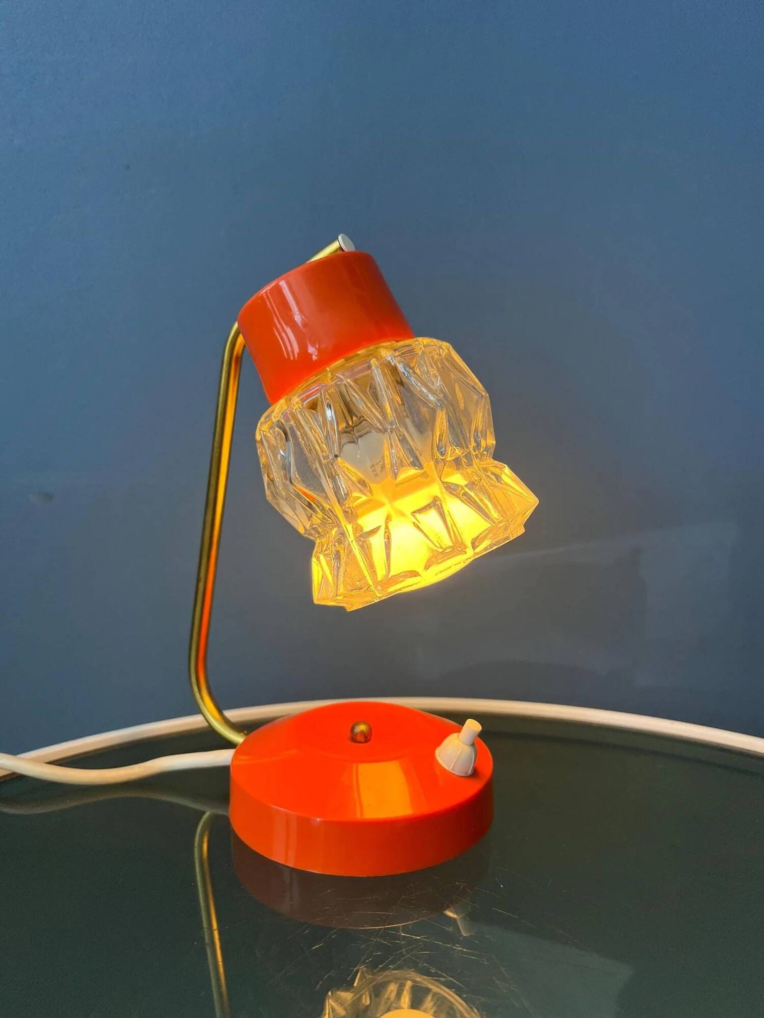 Lampe de bureau orange avec abat-jour en cristal transparent
