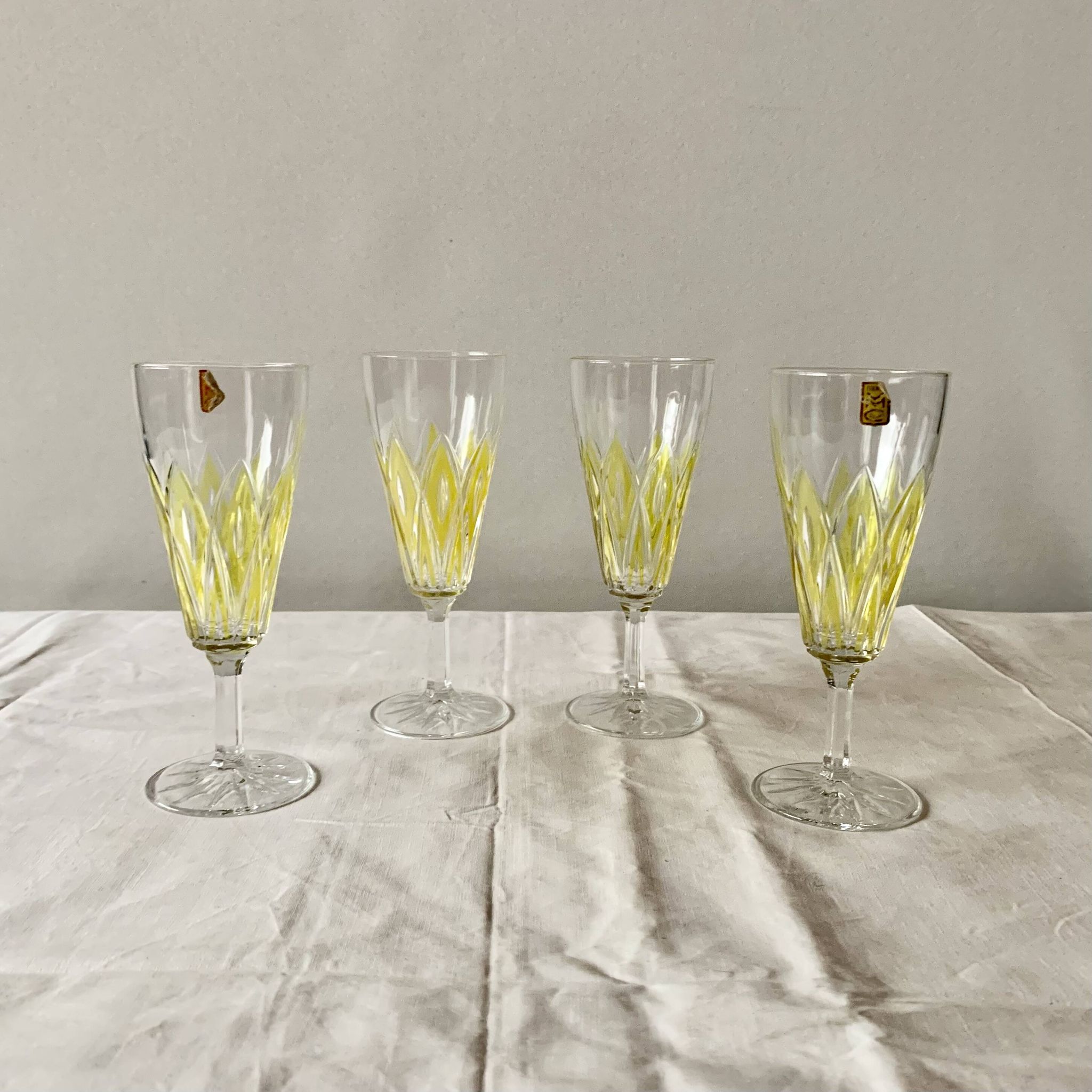 Set of 4 glasses - VMC Reims Arlequin champagne flutes - yellow decor