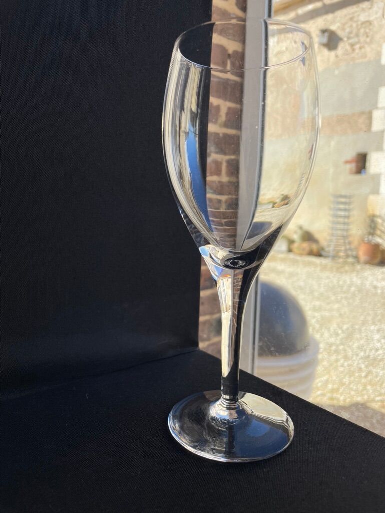 Red wine glasses