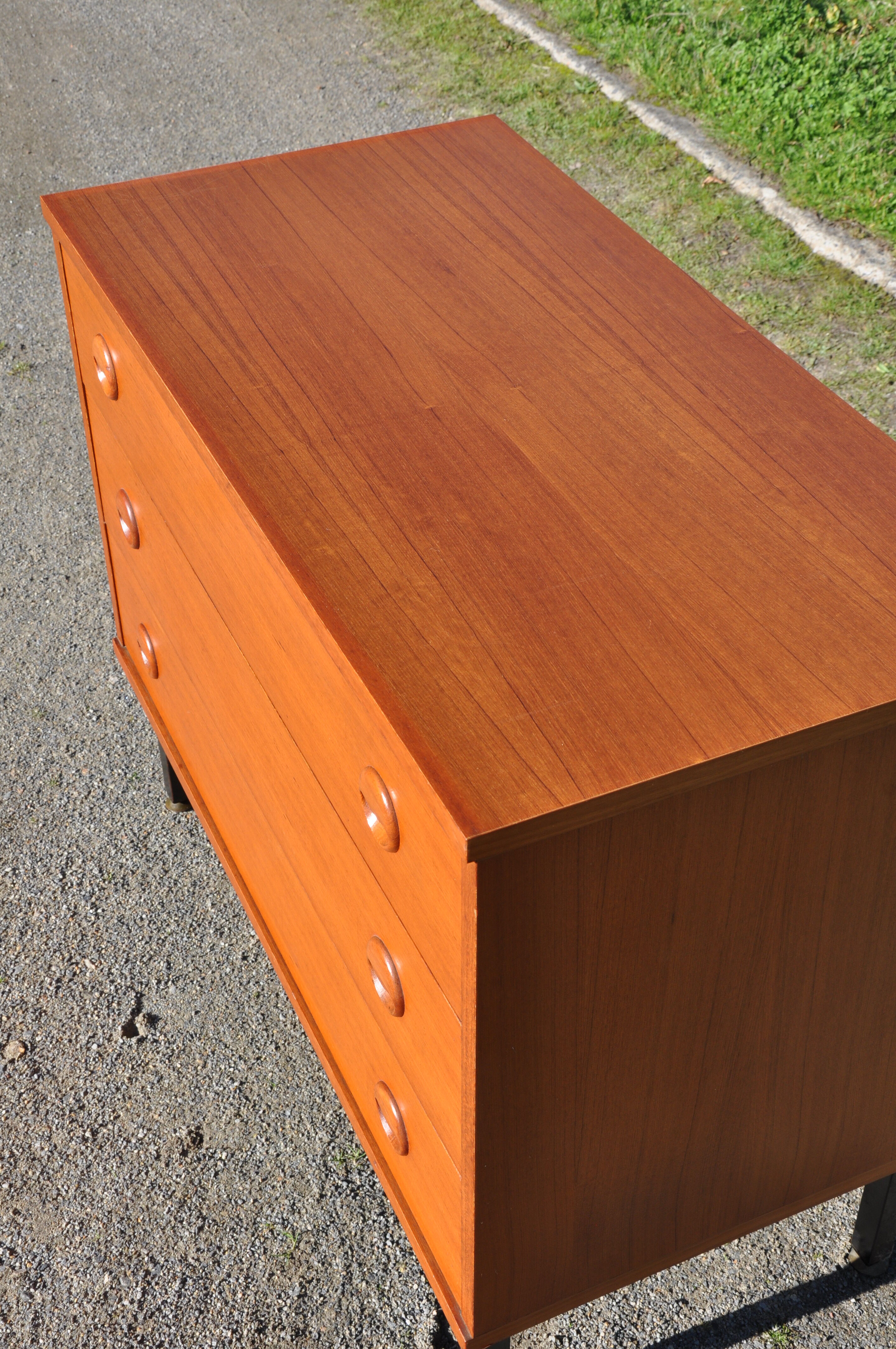 Commode de type scandinave