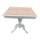 Table carrée en bois