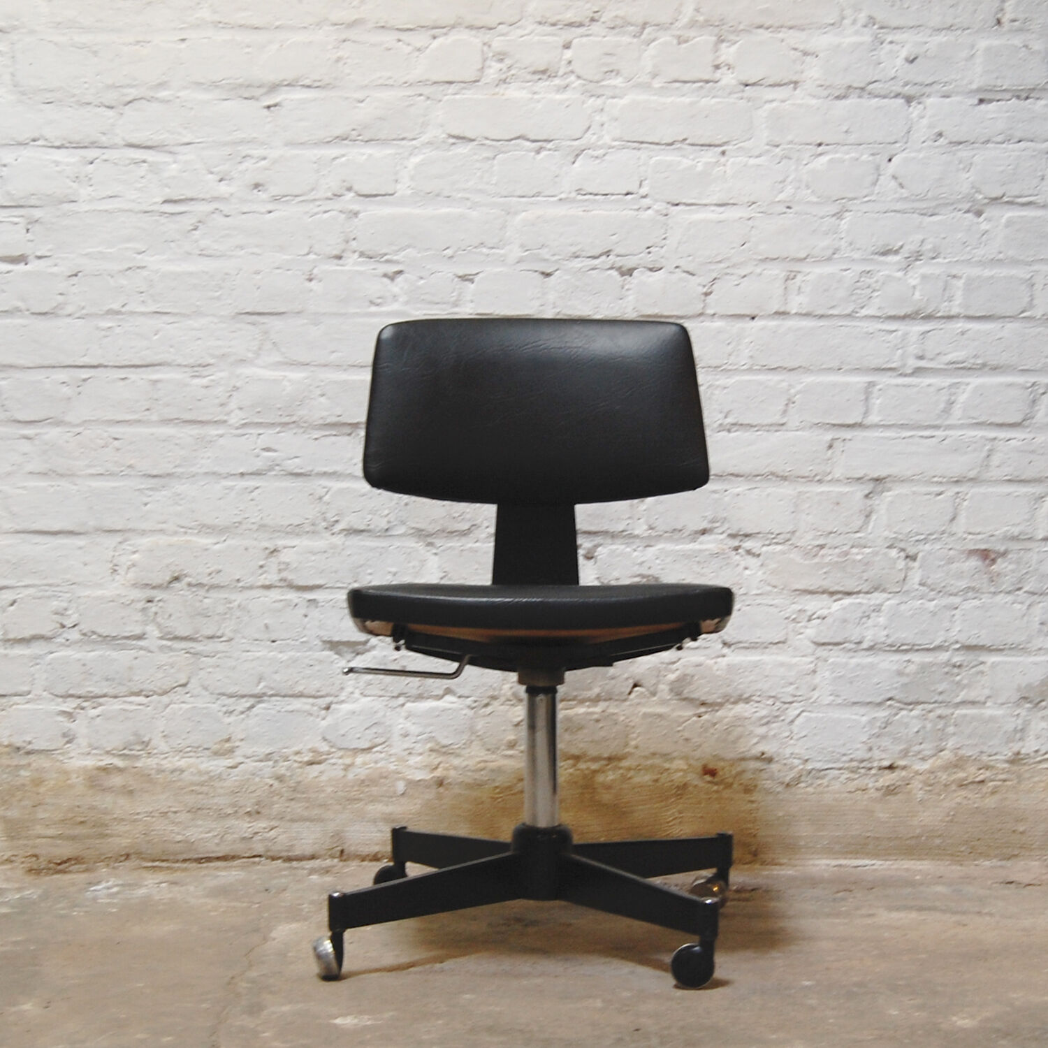 Fauteuil de bureau modèle "Dactylo"  Style Guariche Meurop