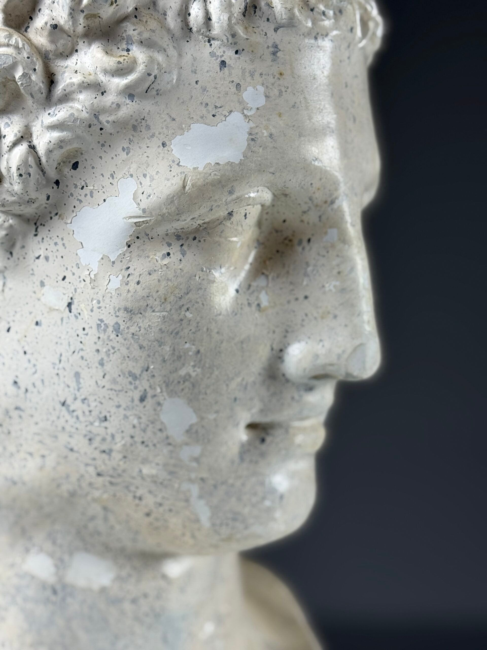 Sculpture de tête d'Hermès en plâtre