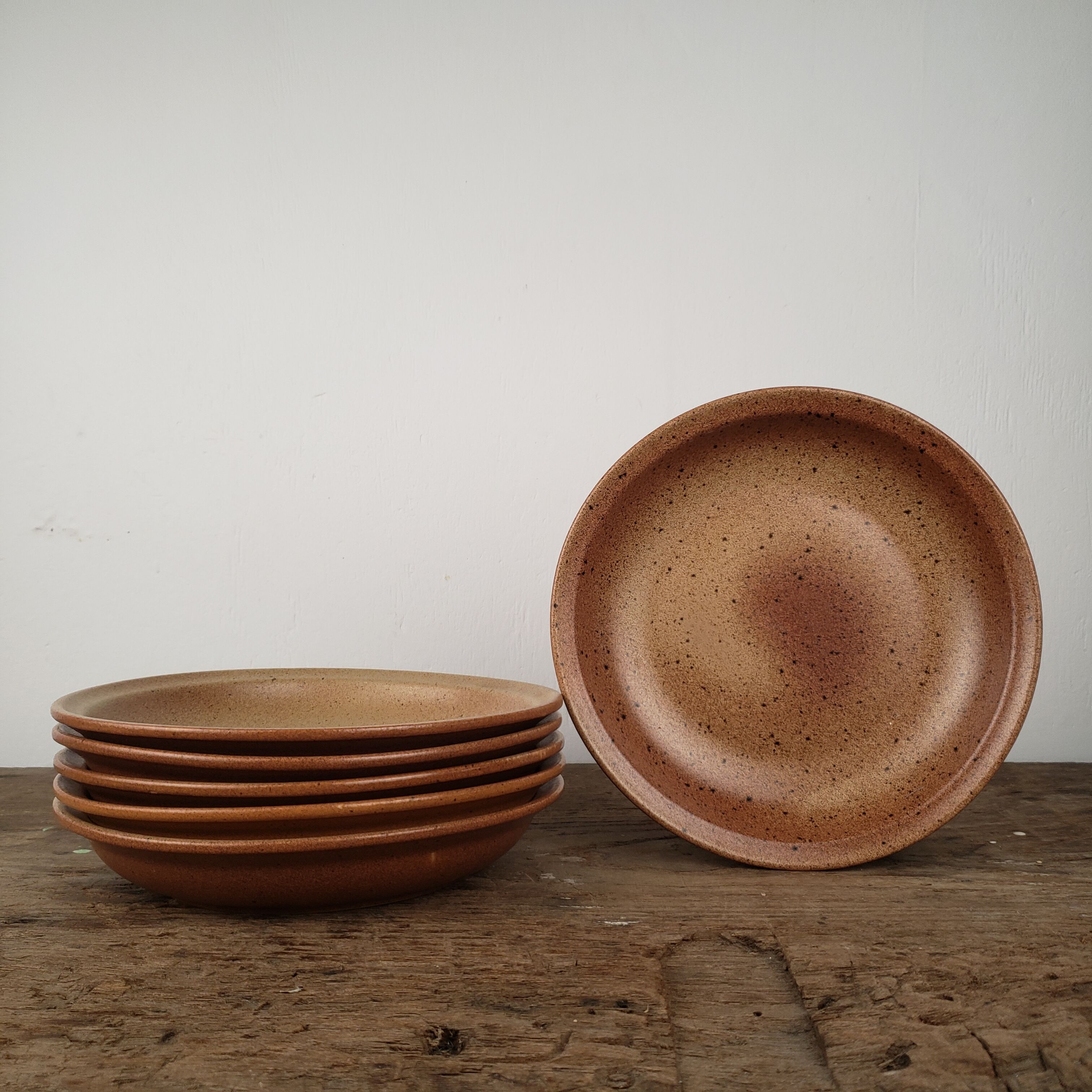 Hollow stoneware plates x6