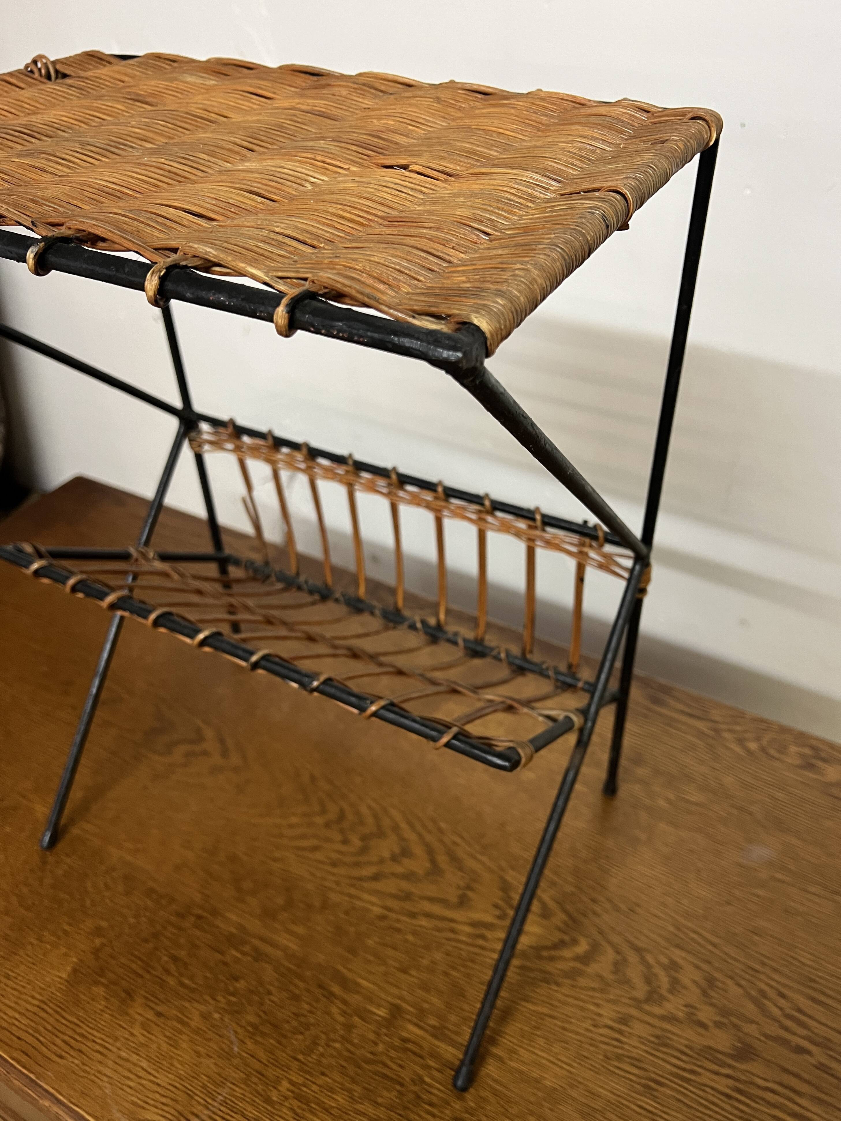 End table/ Magazine rack side table in wicker and iron, 1950s