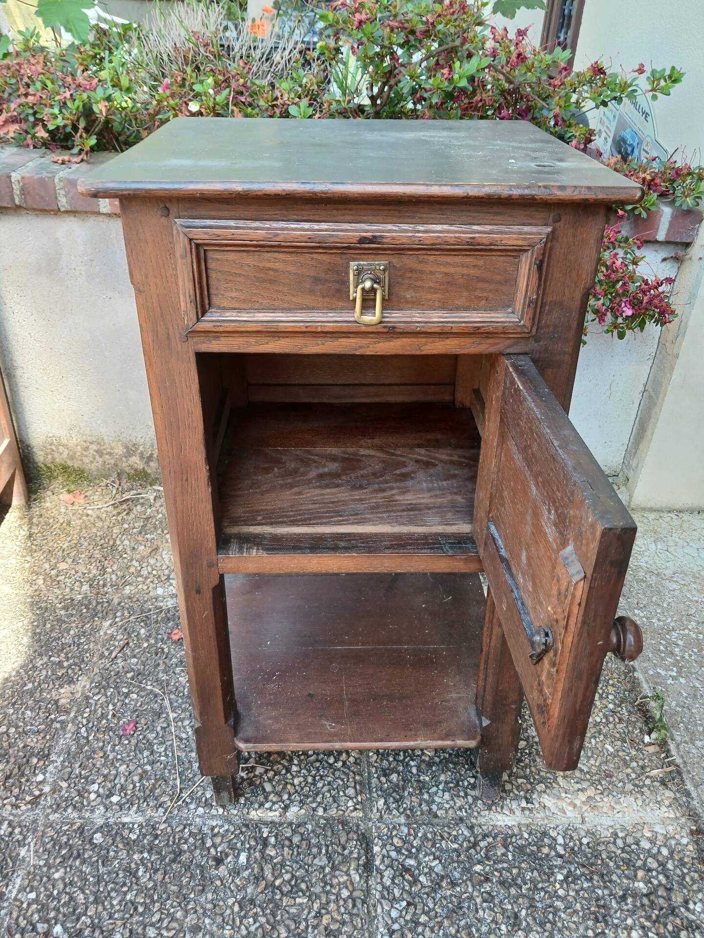 Bedside table