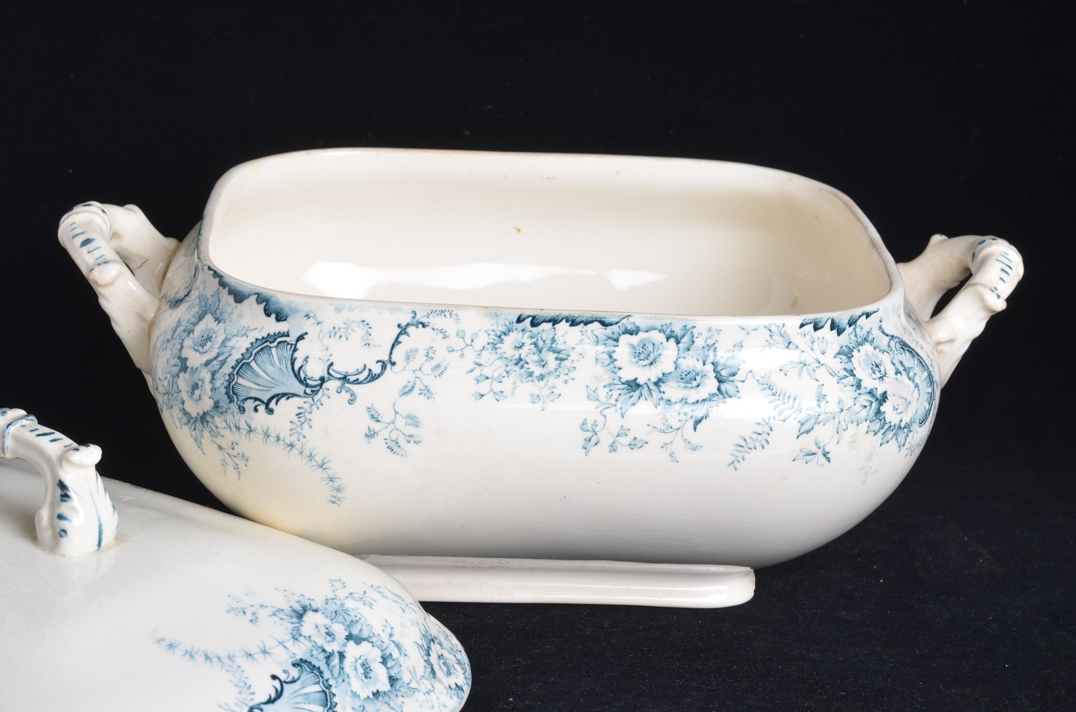 Rectangular tureen iron earth