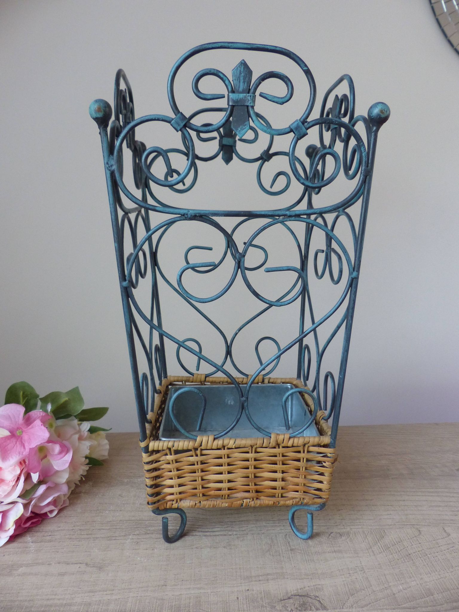 Shabby chic French umbrella stand in metal and woven wicker – storage