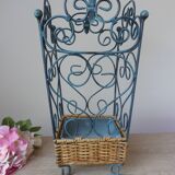 Porte-parapluies français shabby chic en métal et osier tressé – rangement
