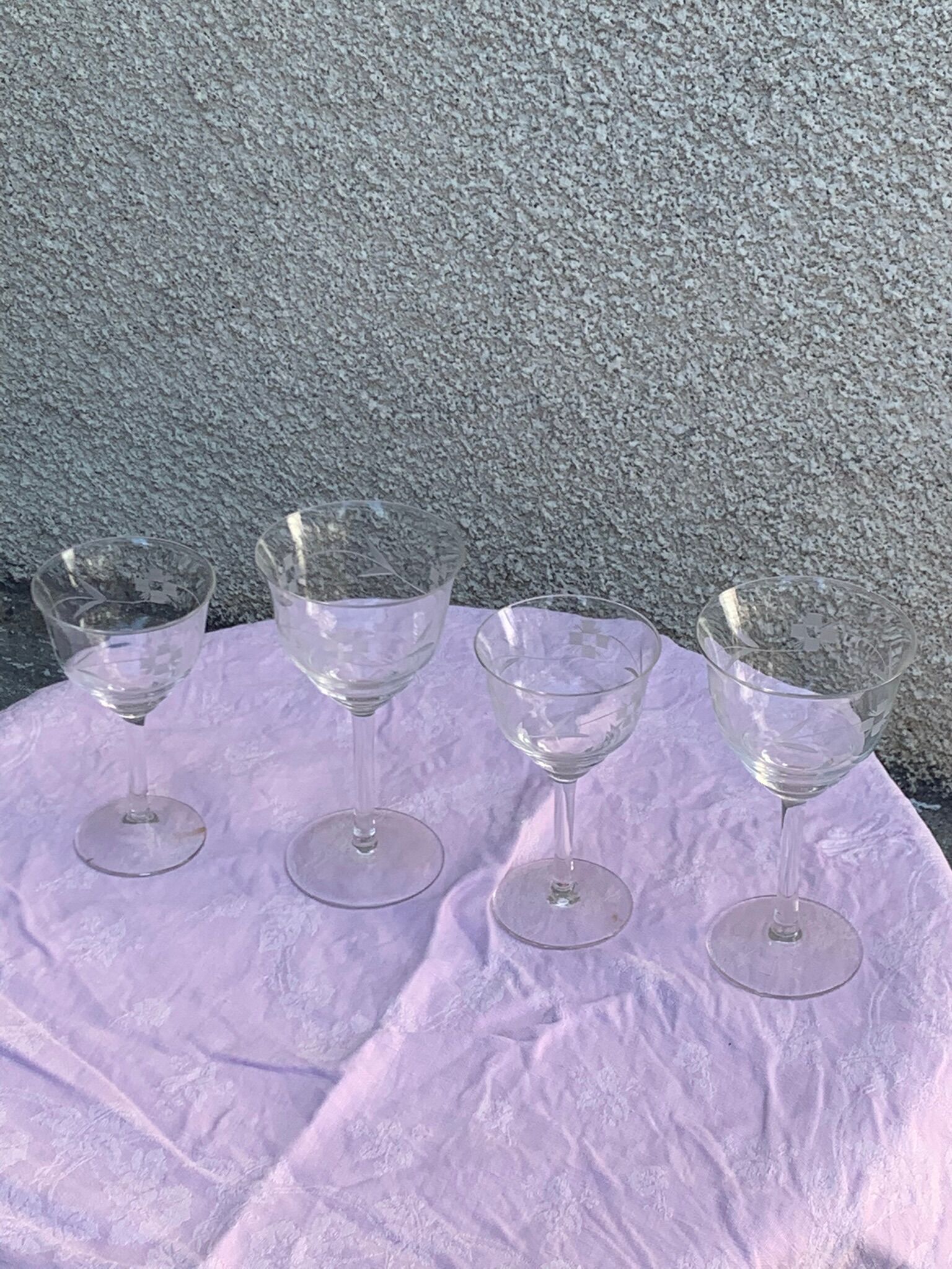 4 art deco wine glasses, chiseled floral pattern, glass and crystal