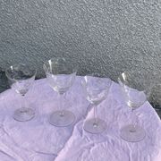 4 verres à vin art déco, motif floral ciselé, verre et cristal