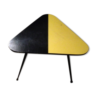 Table Stella 50s tripod and triangular yellow & black formica top