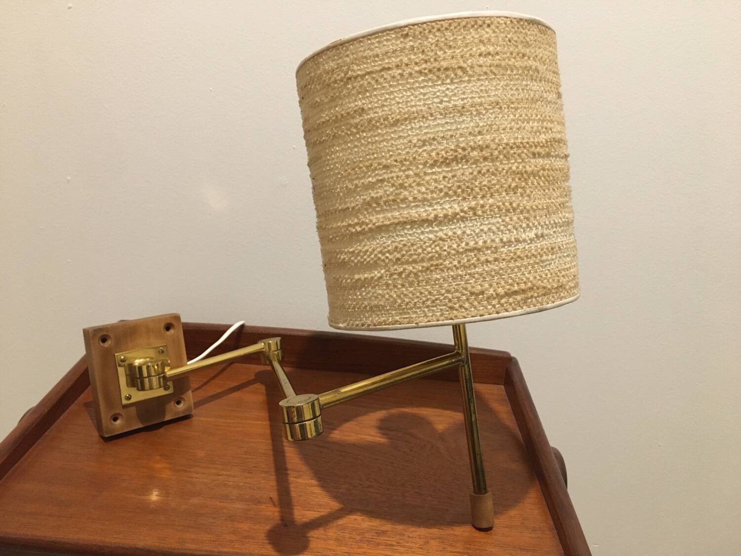 Articulated wall light