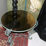 Round table with glass tray