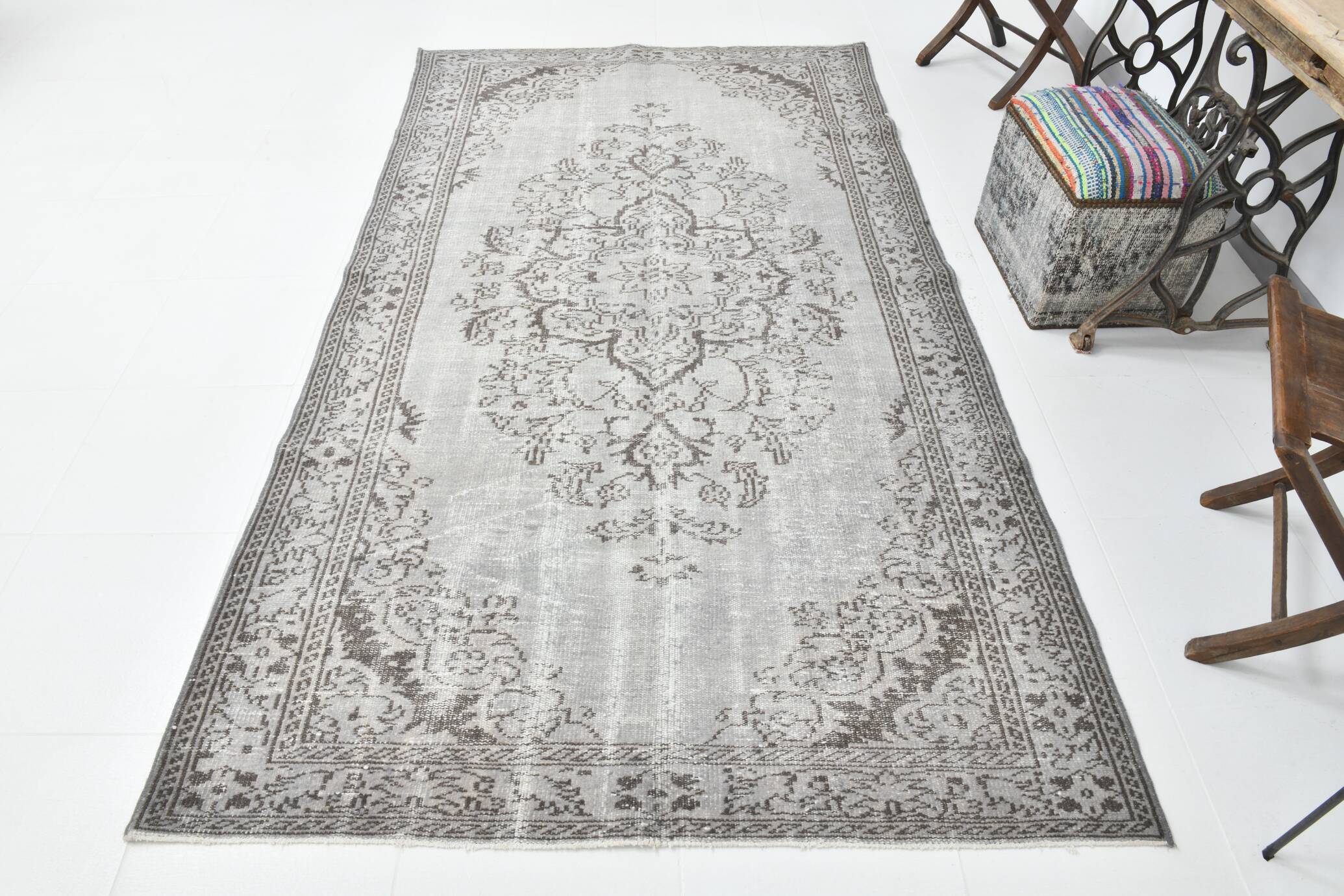 5x9 Shades Of Gray & Brown Classic Vintage Rug, 150x278Cm