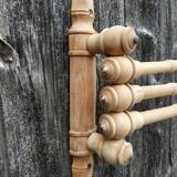 Wall-mounted towel rack