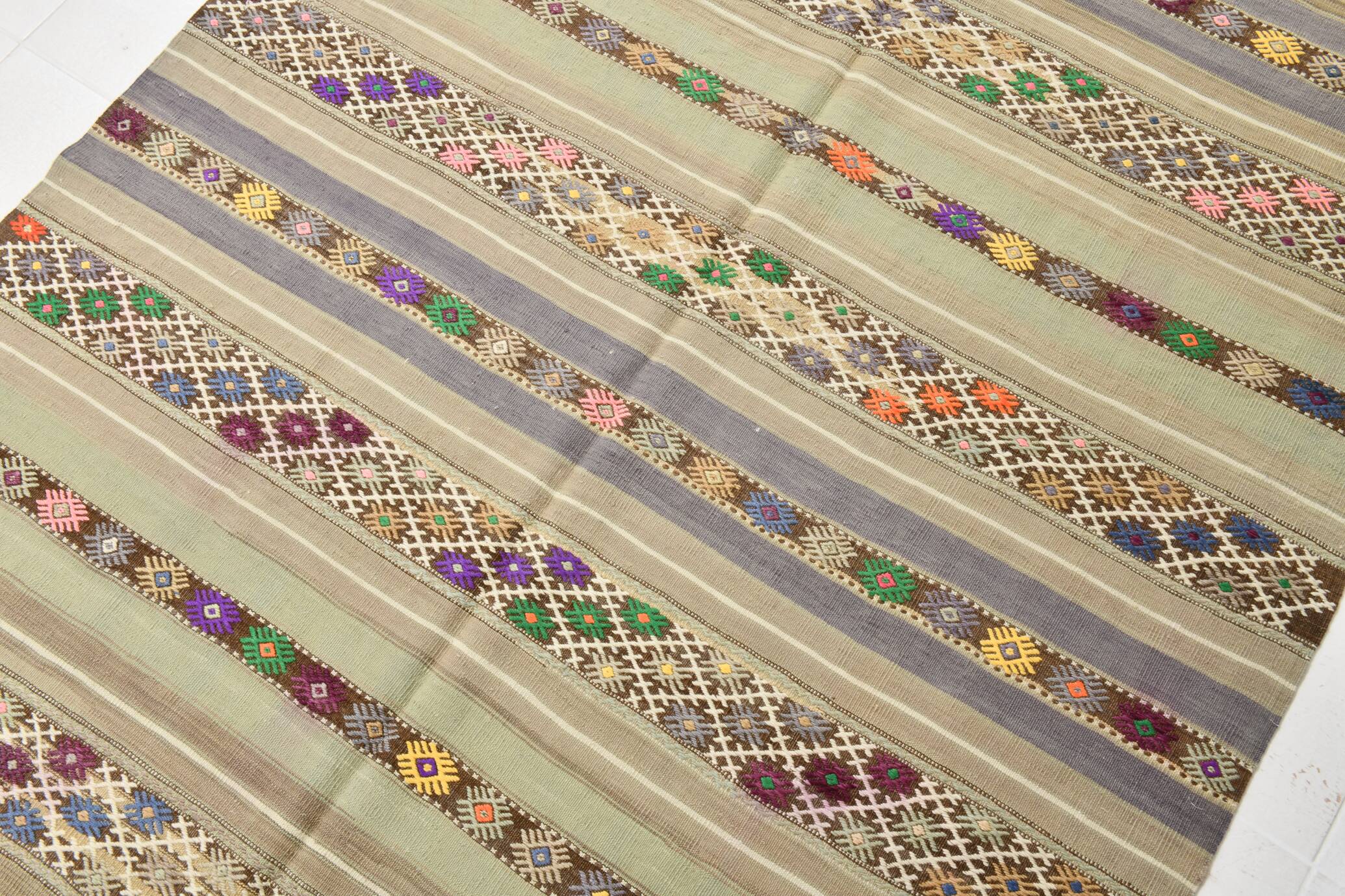 4x8 Soft Pastel Green Vintage Kilim Rug, 139x241Cm SK 33042