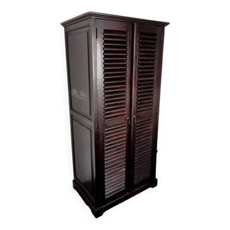 Louvered cabinet