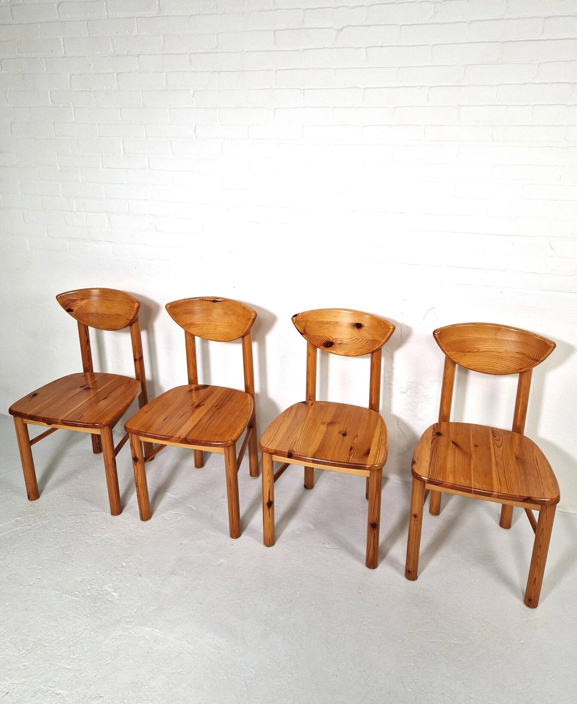 Set of 4 Daumiller pine dining chairs