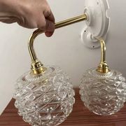Paire d’appliques murales vintage en verre ciselé pomme de pin