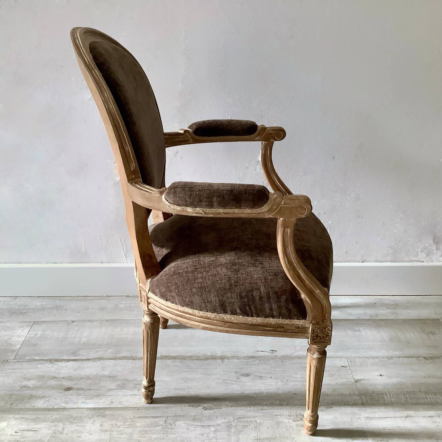 Louis XVI armchair with medallion back
